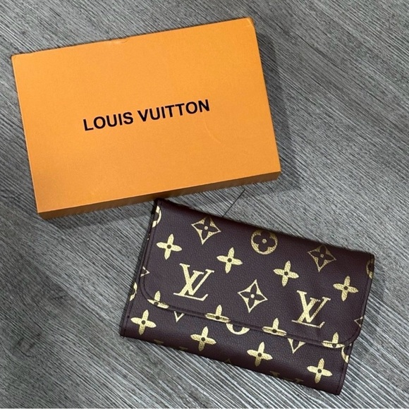 Louis Vuitton 12 pc. Make-Up Brush Set w/ pouch (box included) - Picture 3 of 8